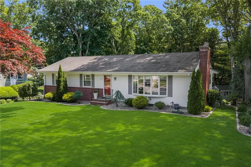 198 Northbridge Avenue Warwick RI 02886