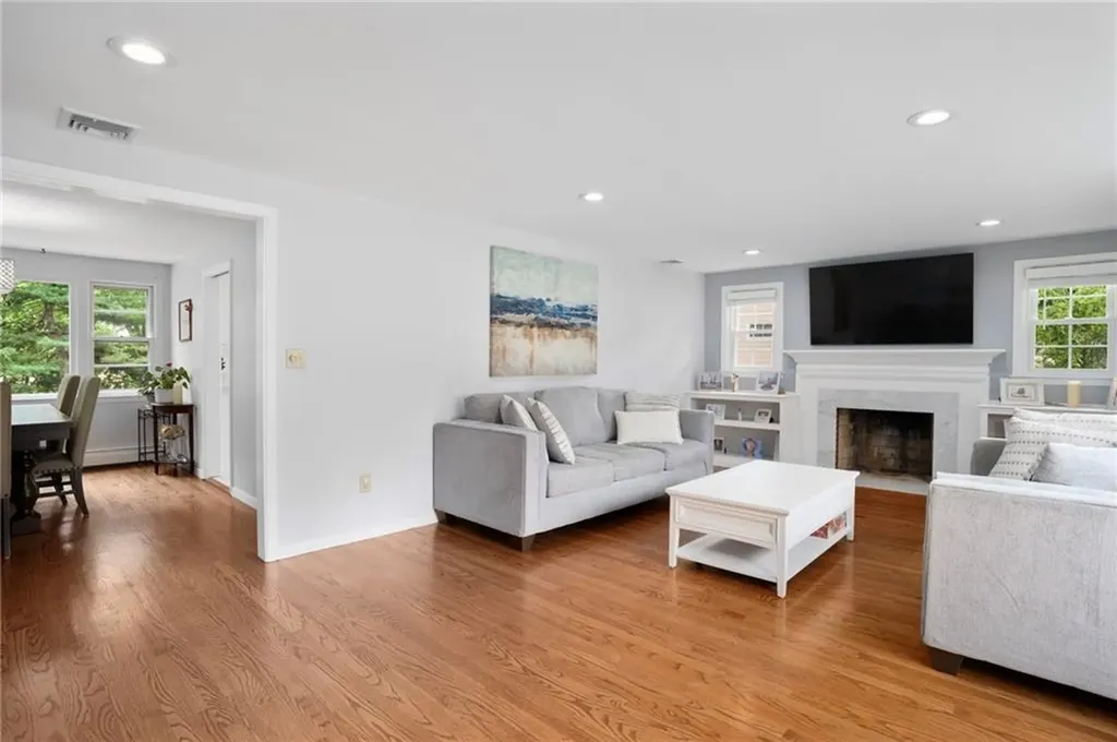198 Northbridge Avenue Warwick RI 02886