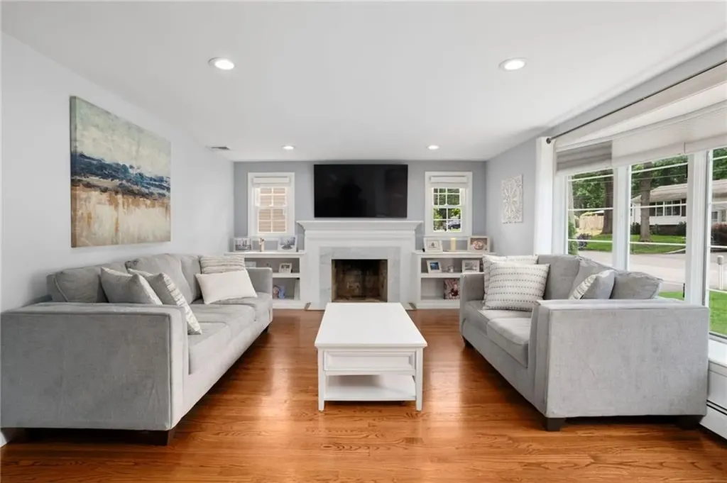 198 Northbridge Avenue Warwick RI 02886