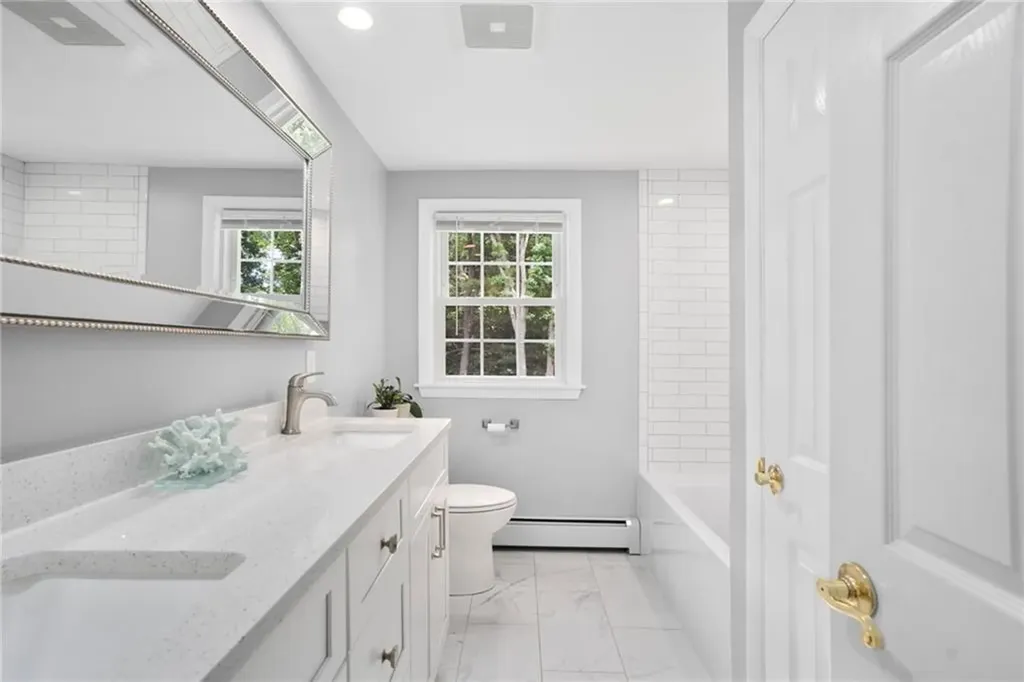 198 Northbridge Avenue Warwick RI 02886