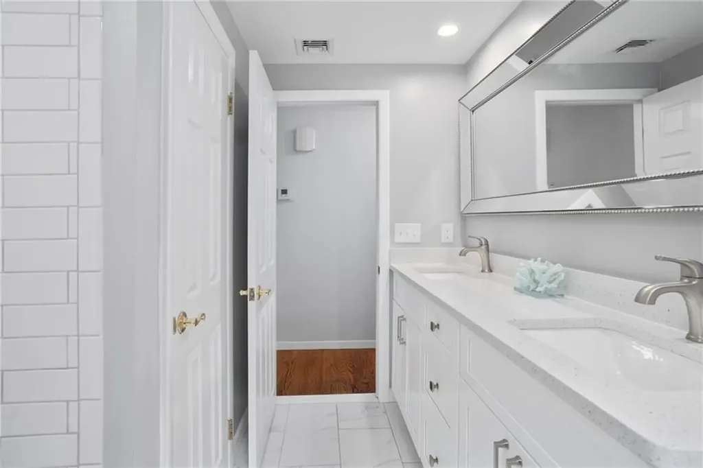 198 Northbridge Avenue Warwick RI 02886