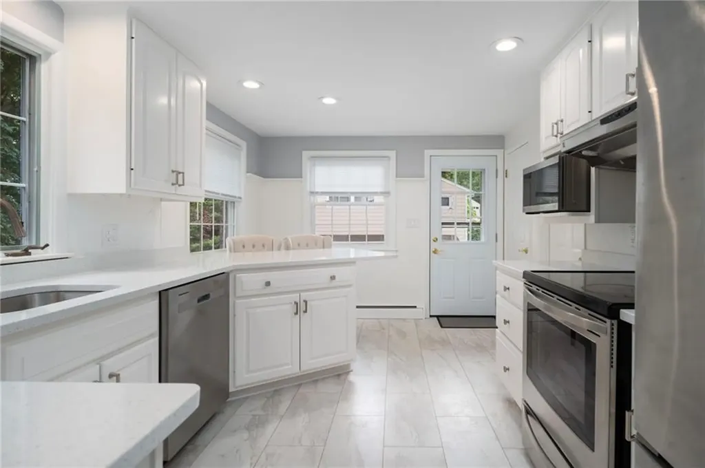 198 Northbridge Avenue Warwick RI 02886