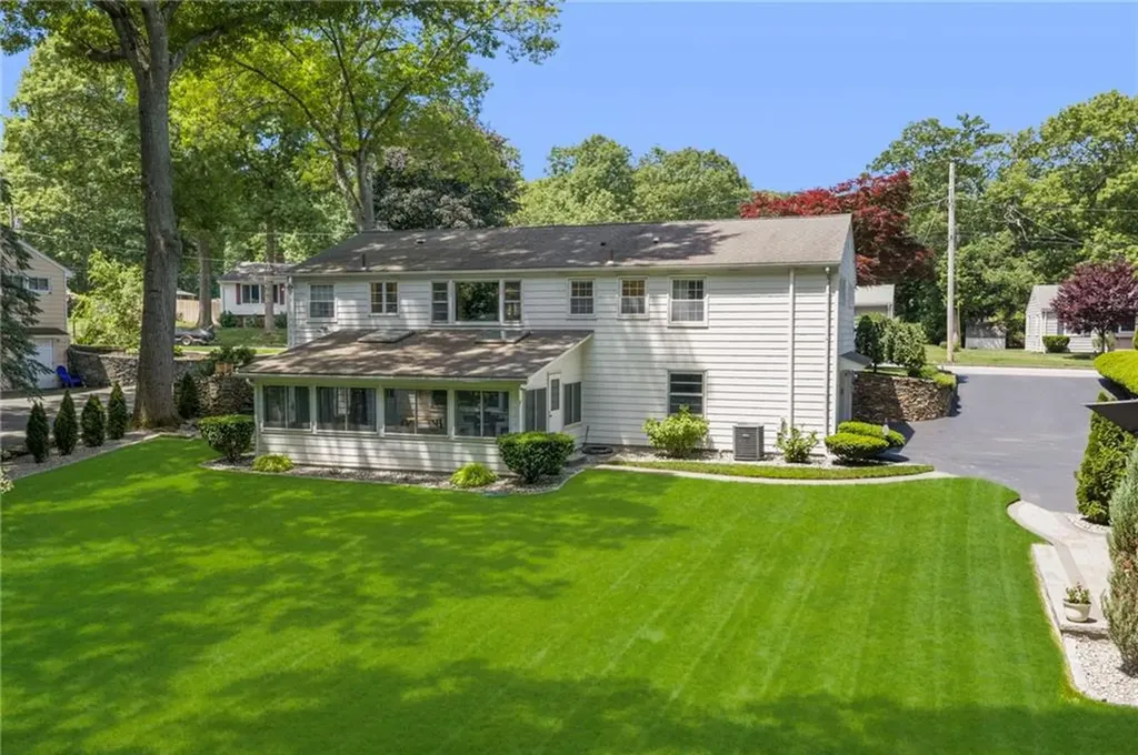 198 Northbridge Avenue Warwick RI 02886