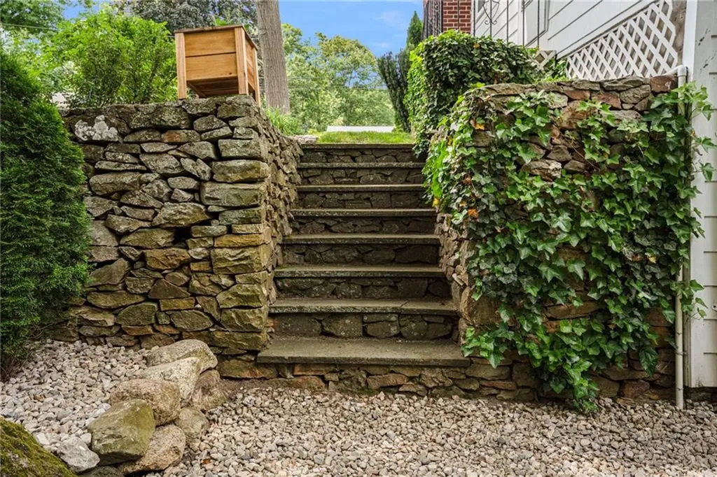 198 Northbridge Avenue Warwick RI 02886