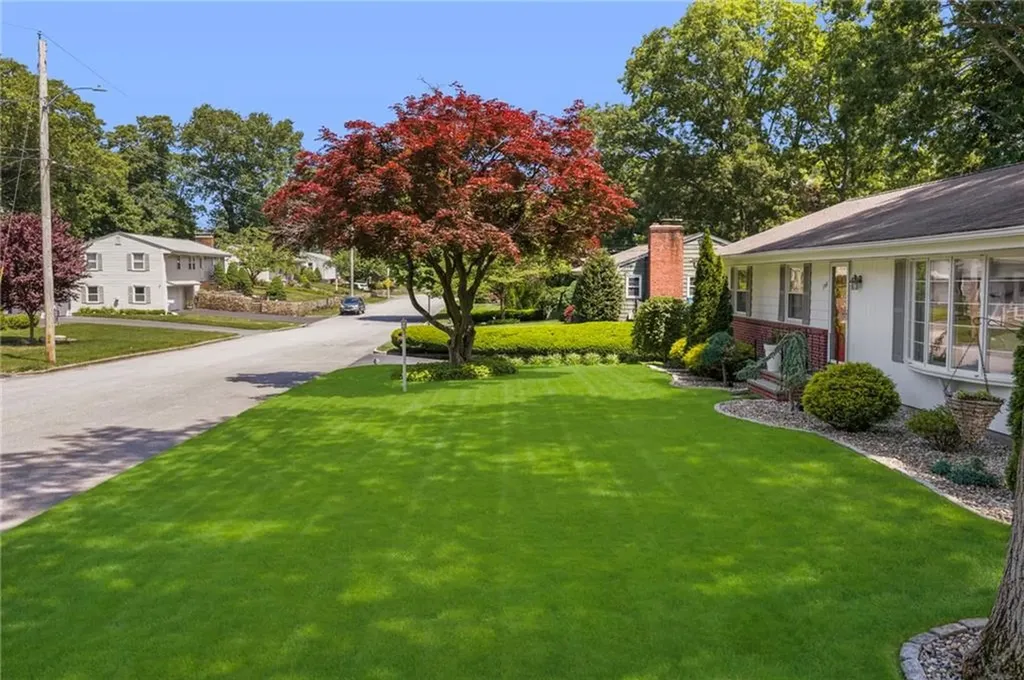 198 Northbridge Avenue Warwick RI 02886