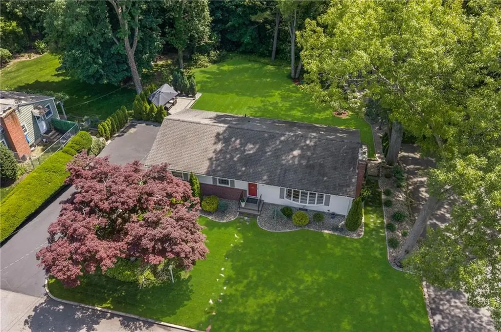 198 Northbridge Avenue Warwick RI 02886