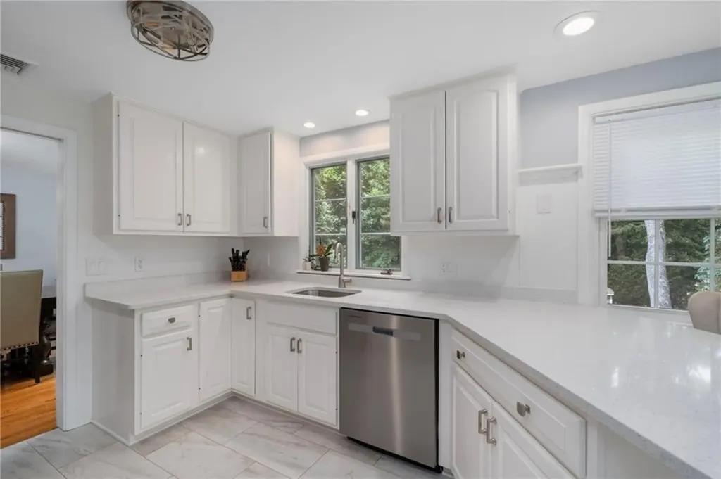 198 Northbridge Avenue Warwick RI 02886