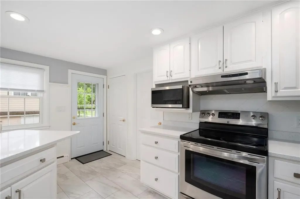 198 Northbridge Avenue Warwick RI 02886