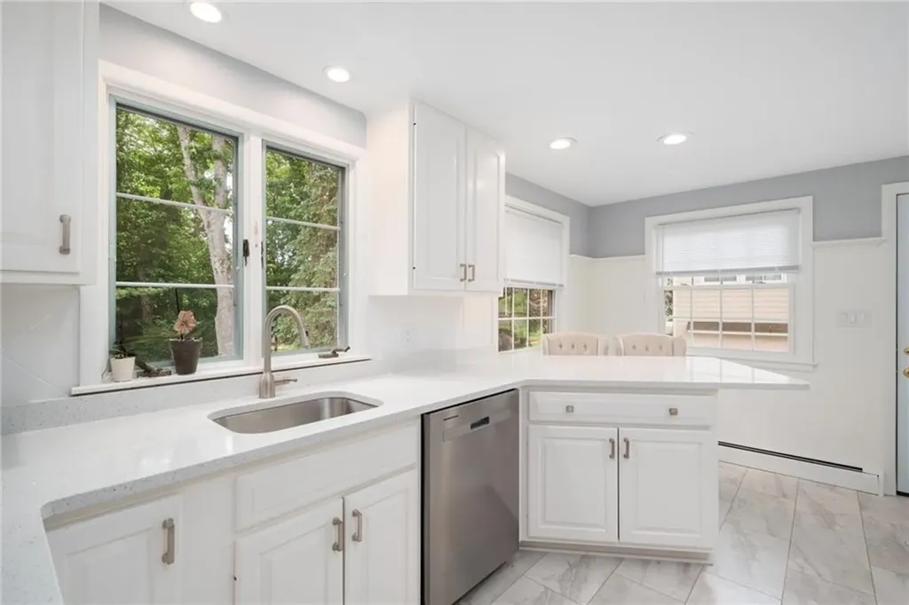 198 Northbridge Avenue Warwick RI 02886