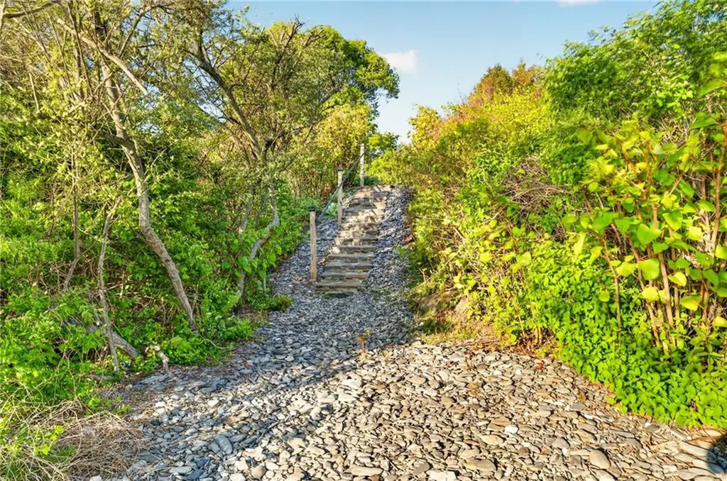 59 High Hill Road Tiverton RI 02878