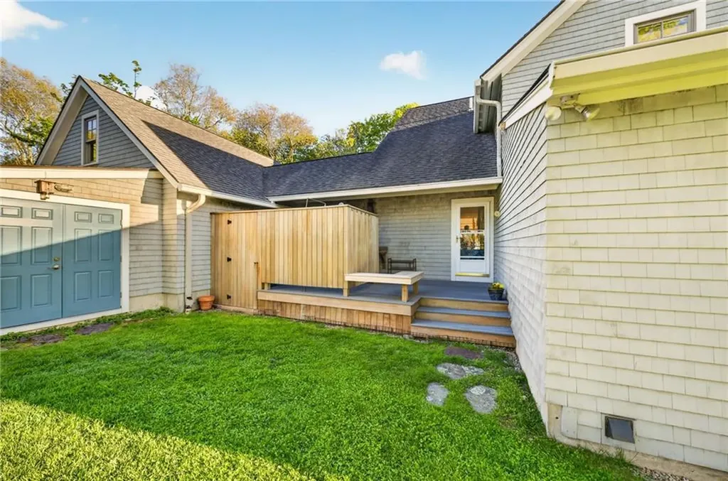 59 High Hill Road Tiverton RI 02878
