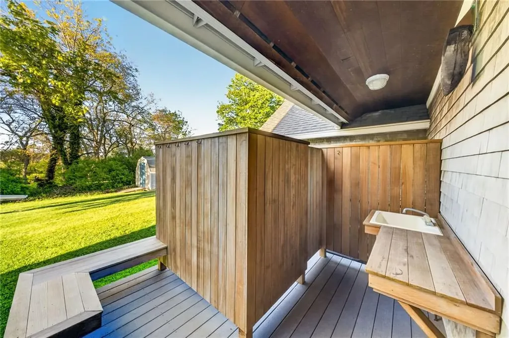 59 High Hill Road Tiverton RI 02878
