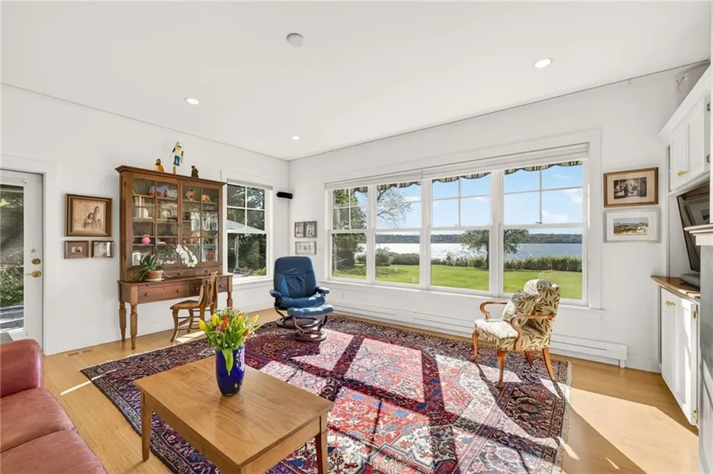 59 High Hill Road Tiverton RI 02878