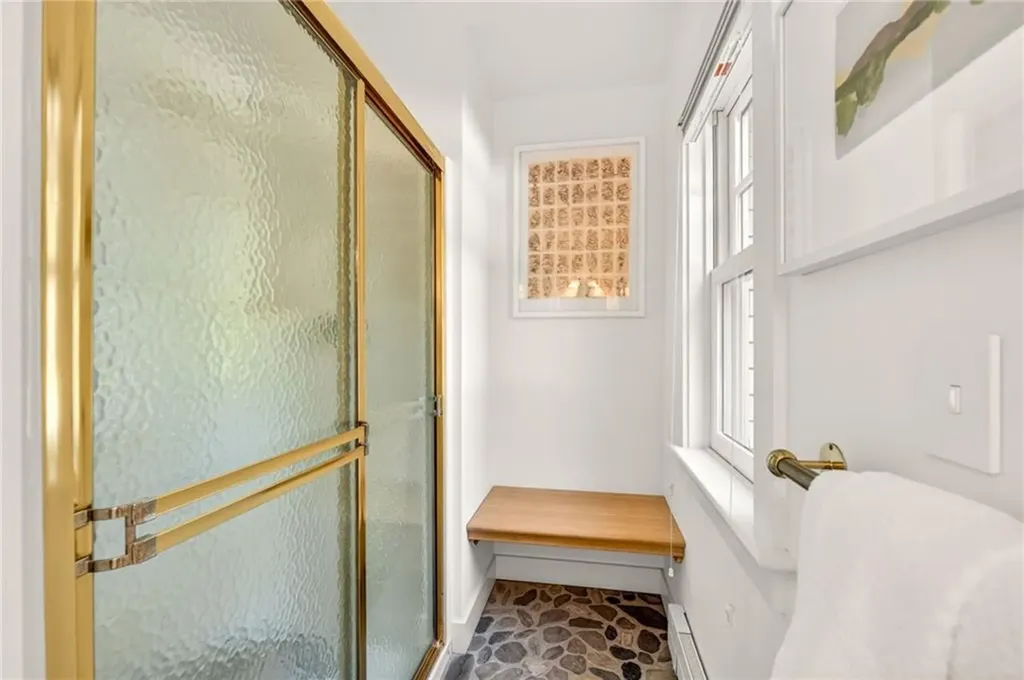 59 High Hill Road Tiverton RI 02878
