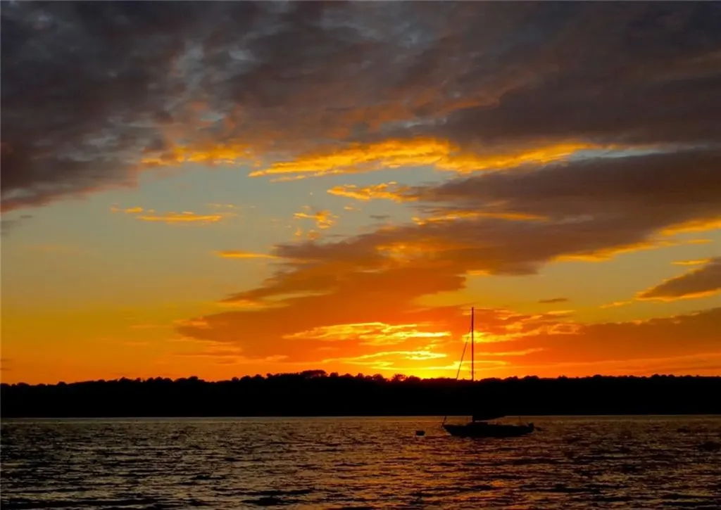 59 High Hill Road Tiverton RI 02878