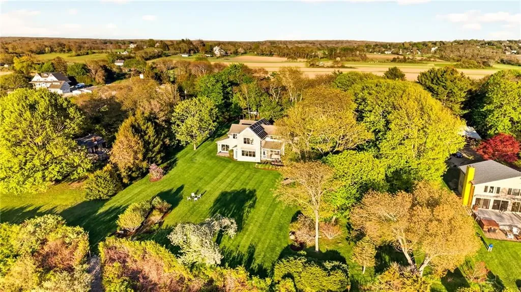 59 High Hill Road Tiverton RI 02878