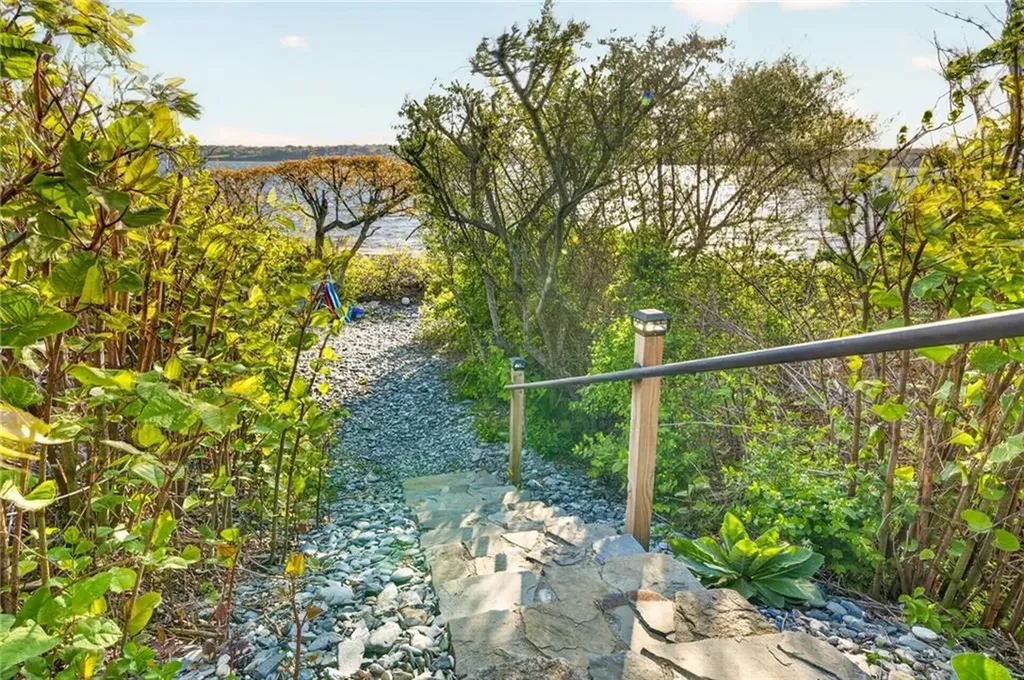 59 High Hill Road Tiverton RI 02878