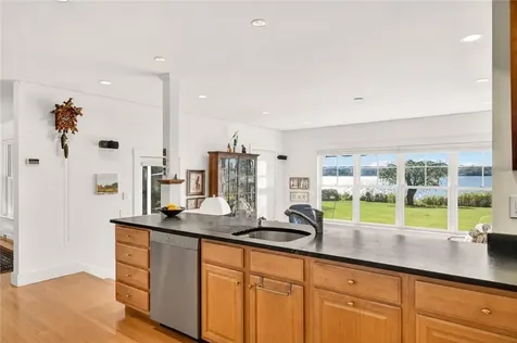 59 High Hill Road Tiverton RI 02878