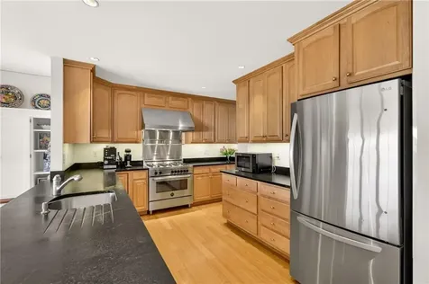 59 High Hill Road Tiverton RI 02878