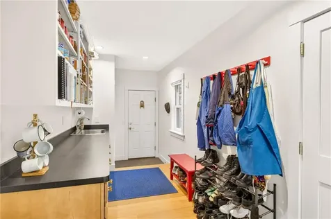 59 High Hill Road Tiverton RI 02878