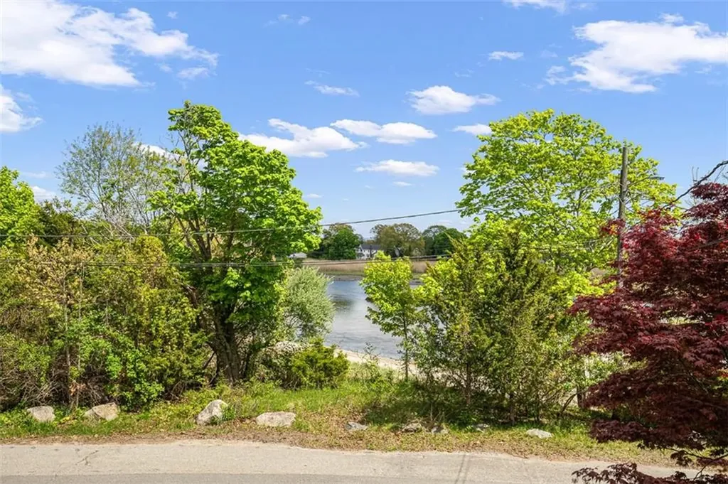 28 Byway Road Barrington RI 02806