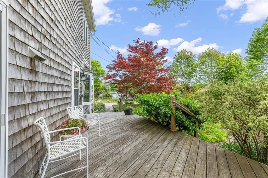 28 Byway Road Barrington RI 02806