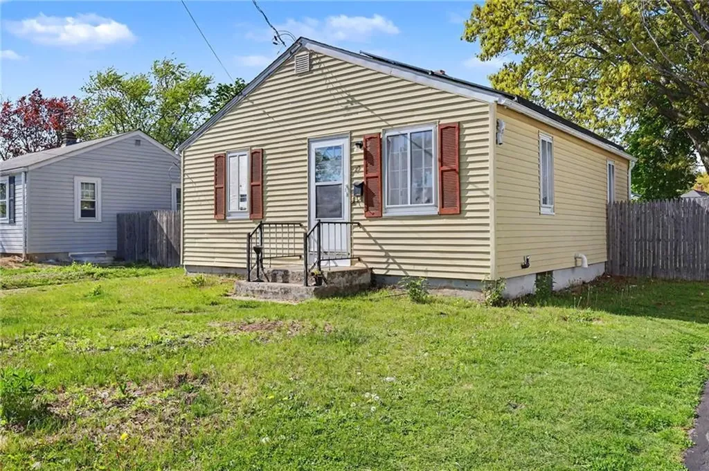 87 Easton Avenue Warwick RI 02889