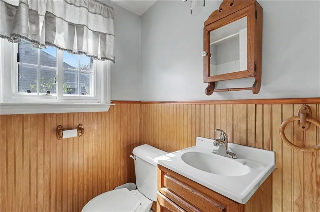 87 Easton Avenue Warwick RI 02889