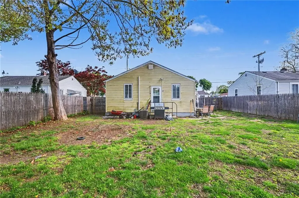 87 Easton Avenue Warwick RI 02889