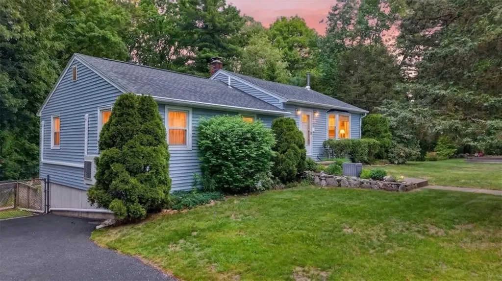 9 Friendship Lane Smithfield RI 02917