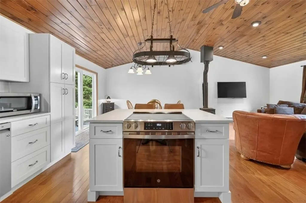 9 Friendship Lane Smithfield RI 02917