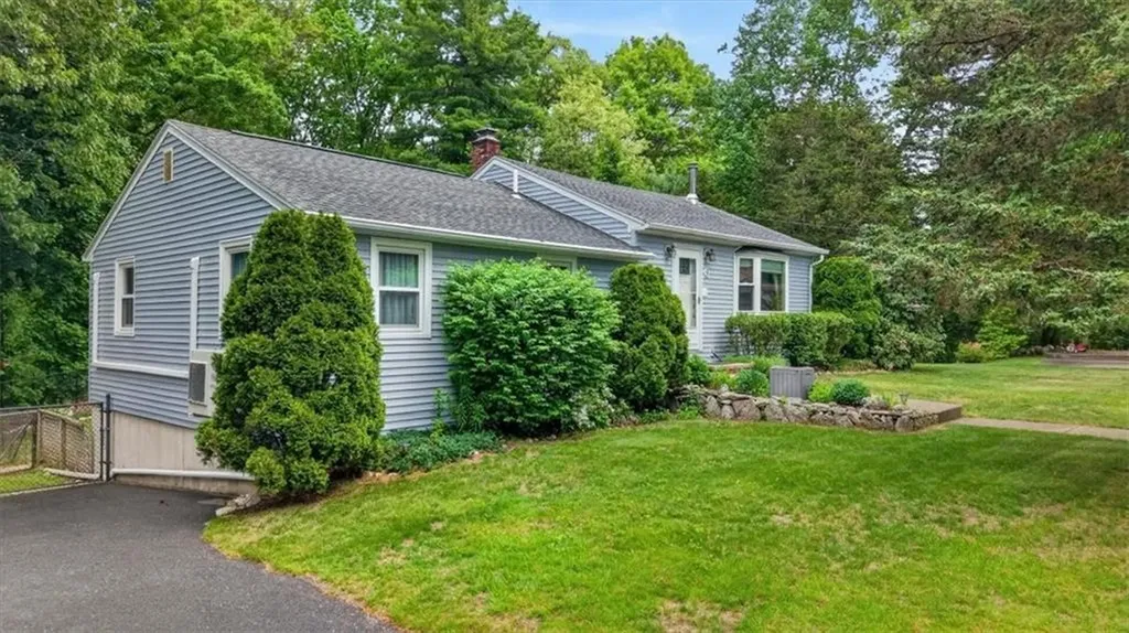 9 Friendship Lane Smithfield RI 02917