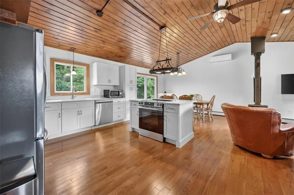 9 Friendship Lane Smithfield RI 02917