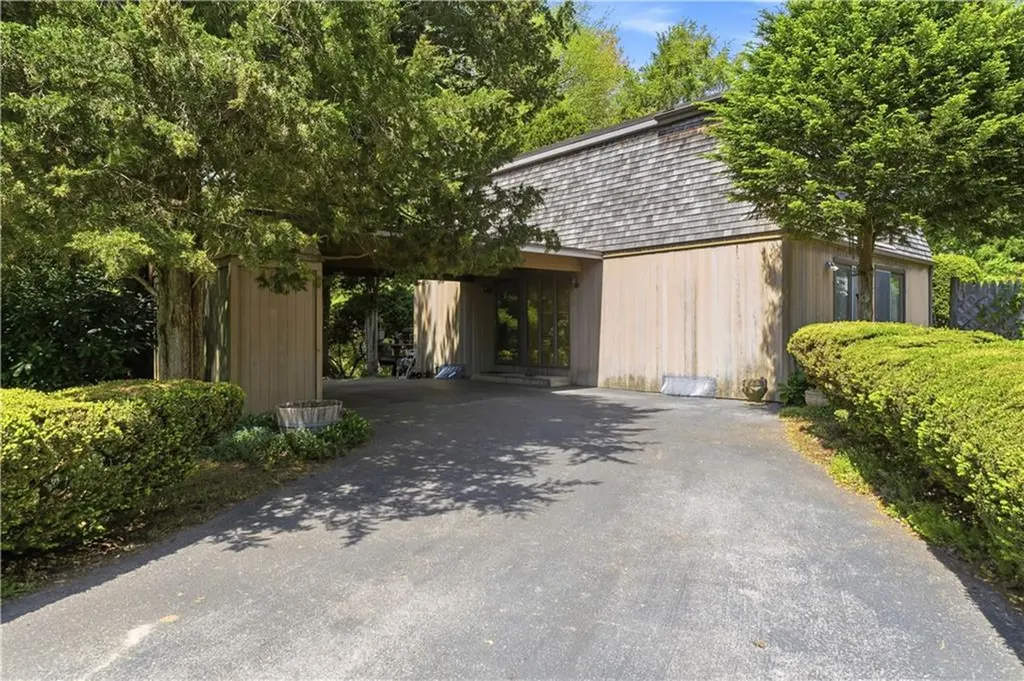 10 What Cheer Road Narragansett RI 02882