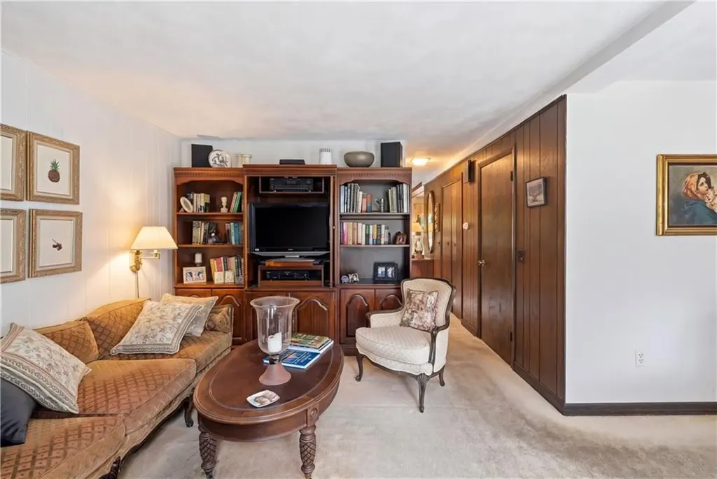 10 What Cheer Road Narragansett RI 02882