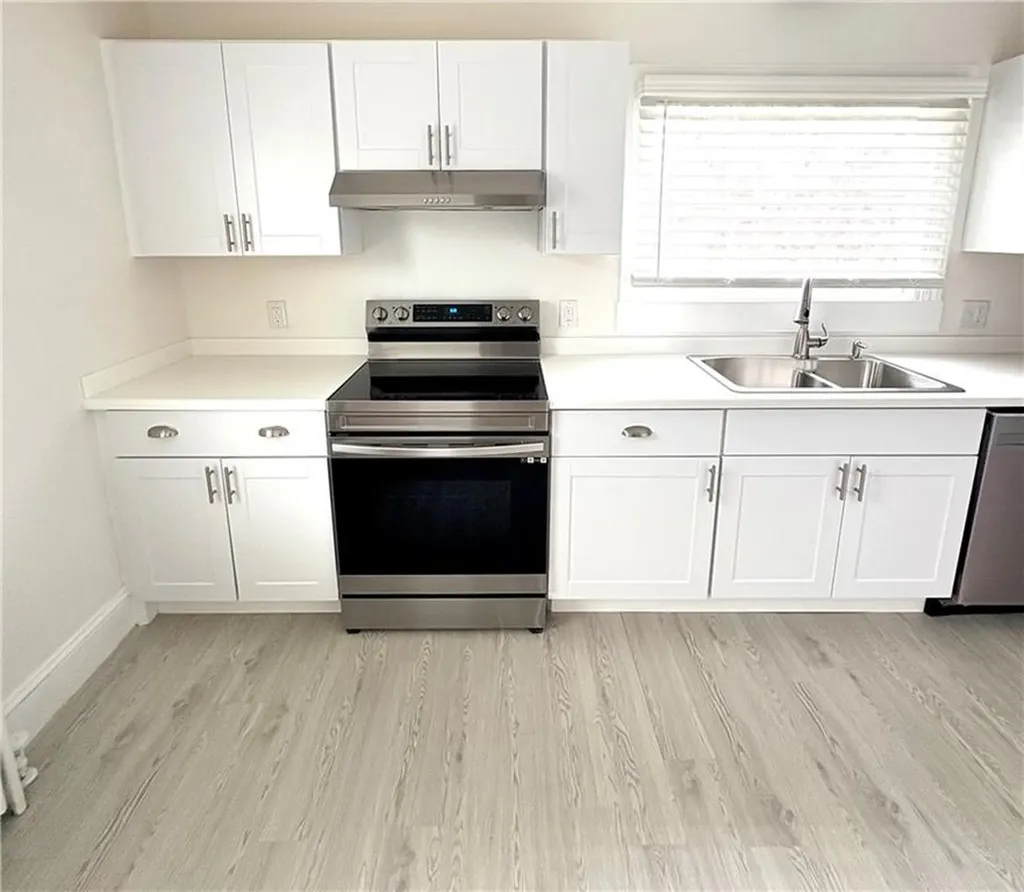 11 Russell Avenue Newport RI 02840