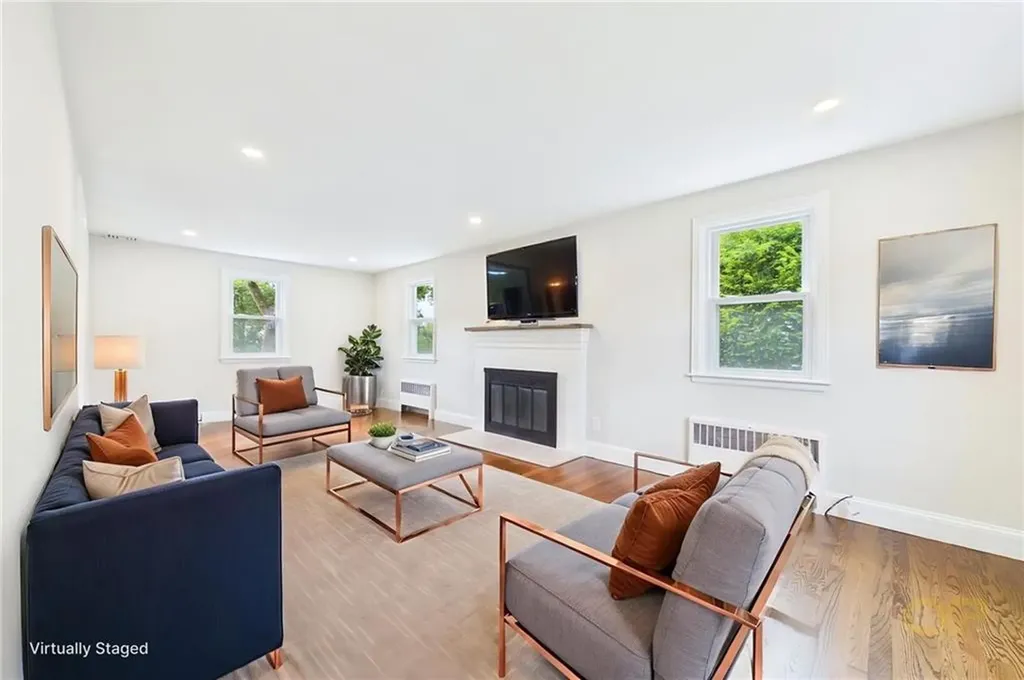 28 Eden Crest Drive Cranston RI 02920