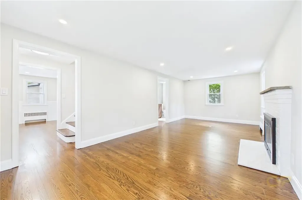 28 Eden Crest Drive Cranston RI 02920
