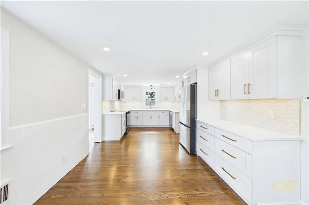 28 Eden Crest Drive Cranston RI 02920