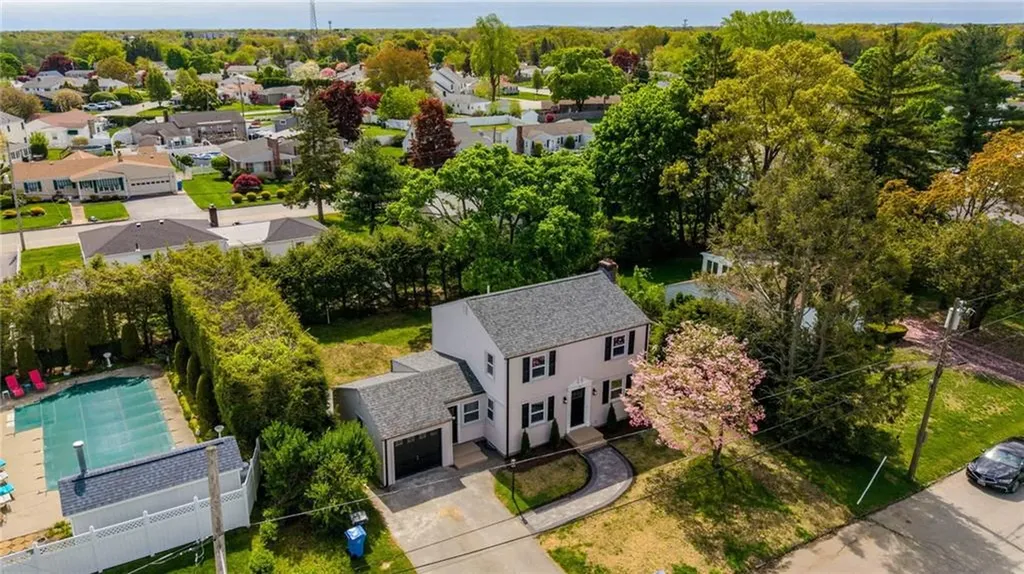 28 Eden Crest Drive Cranston RI 02920
