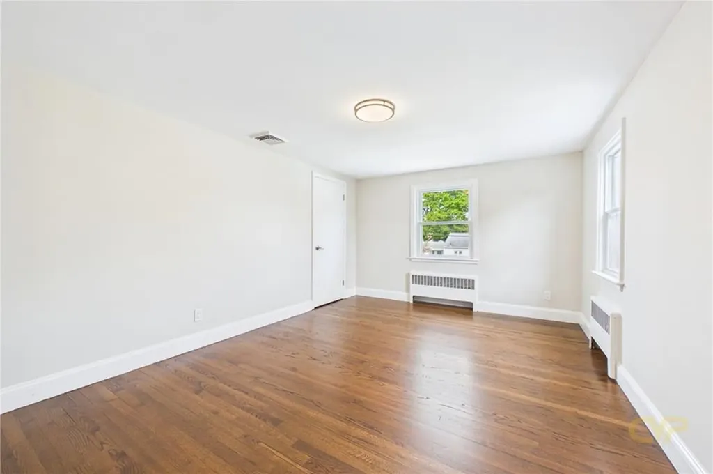 28 Eden Crest Drive Cranston RI 02920