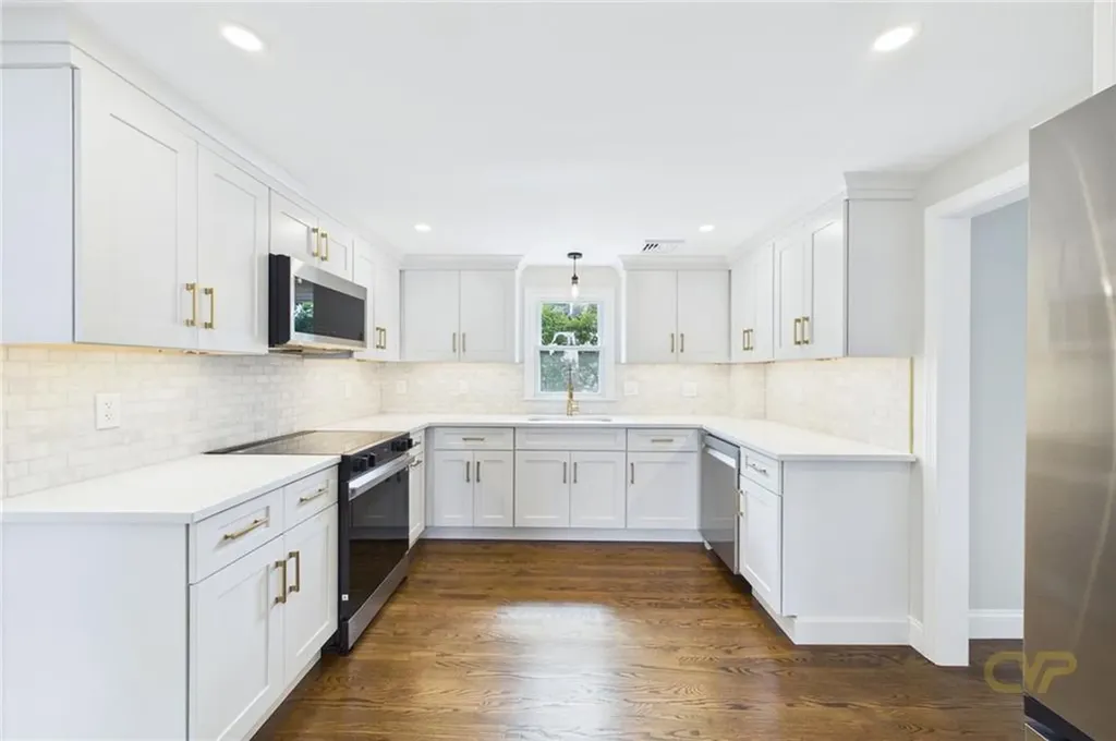28 Eden Crest Drive Cranston RI 02920