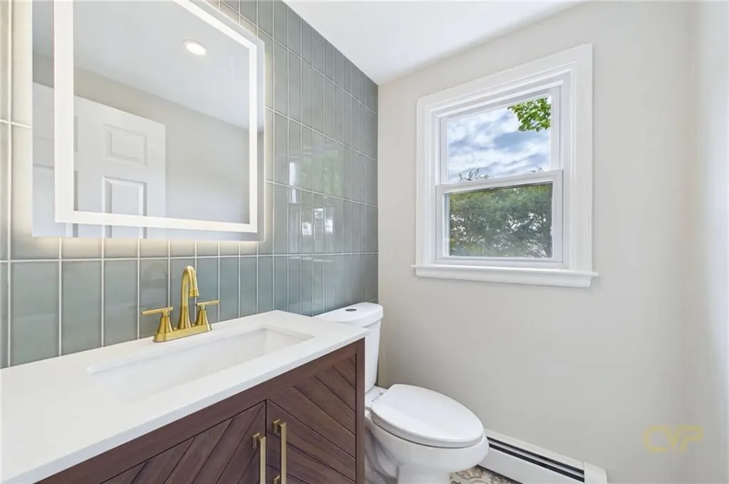 28 Eden Crest Drive Cranston RI 02920