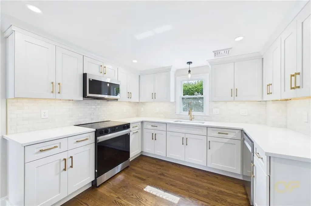 28 Eden Crest Drive Cranston RI 02920
