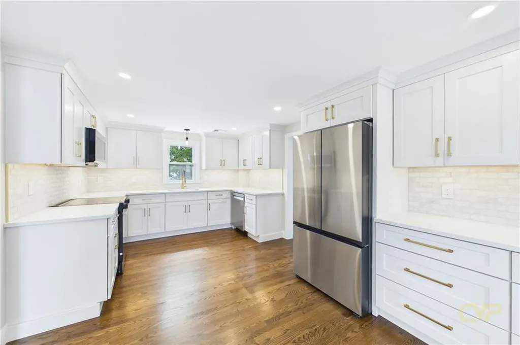 28 Eden Crest Drive Cranston RI 02920