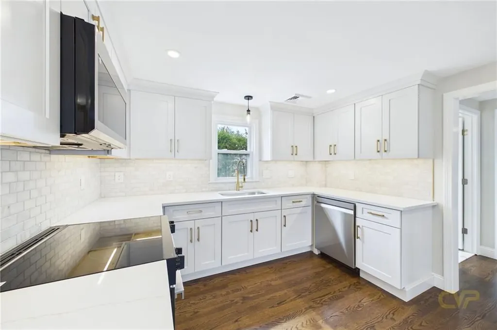 28 Eden Crest Drive Cranston RI 02920