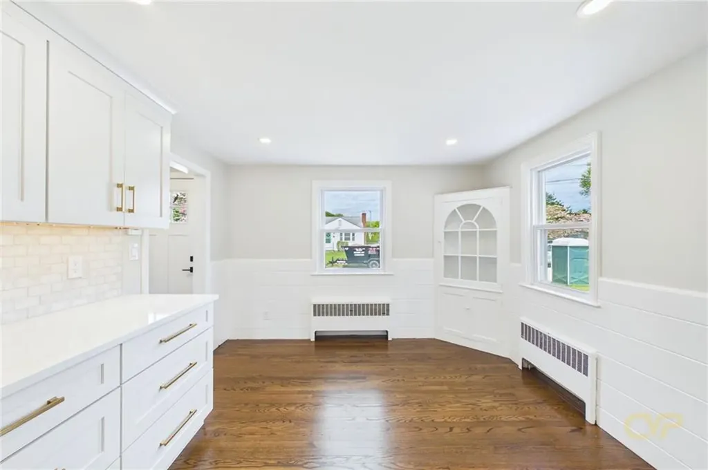 28 Eden Crest Drive Cranston RI 02920