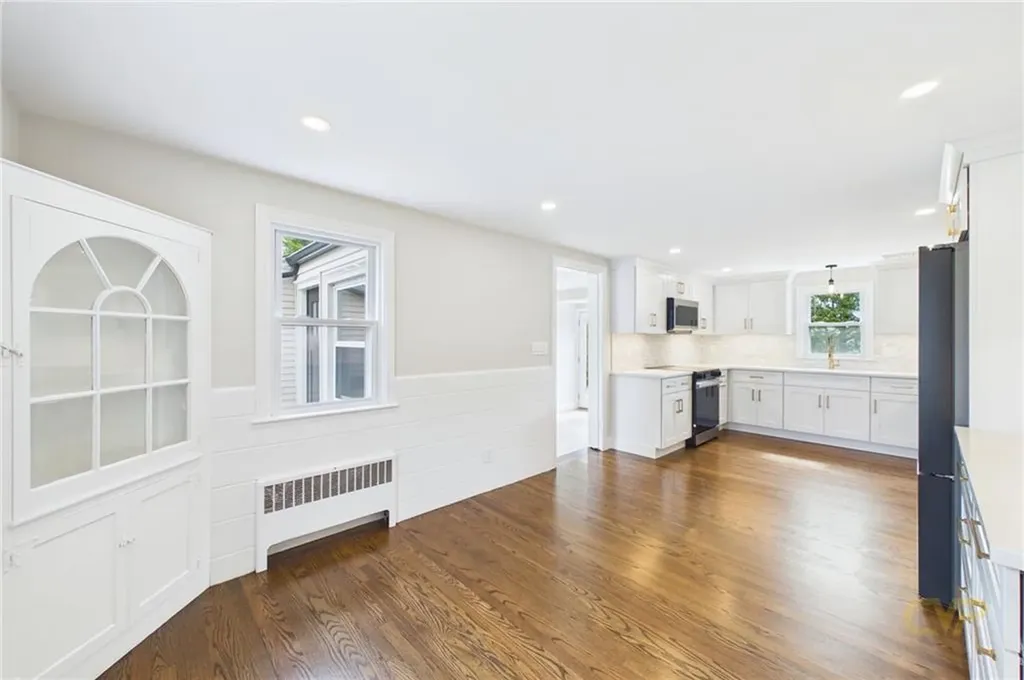 28 Eden Crest Drive Cranston RI 02920