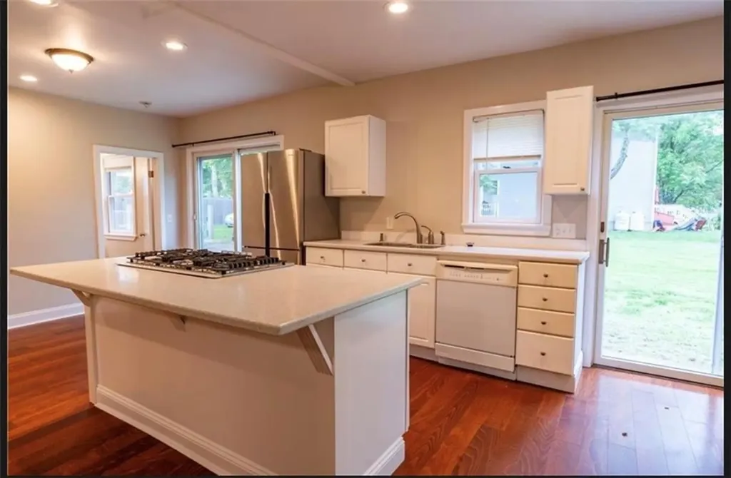 18 Railroad Avenue South Kingstown RI 02892