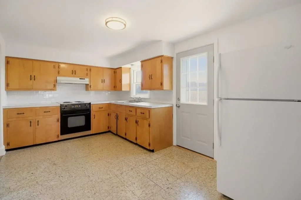55 Mixter Street Middletown RI 02842